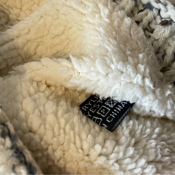 UGG Knit Toboggan Winter Hat - White w/ flecks of blue, brown - Picture 7 of 10